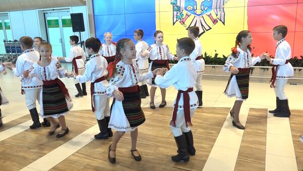 Молдова отмечает День языка: аэропорт Кишинева подготовил сюрприз для всех - Sputnik Молдова