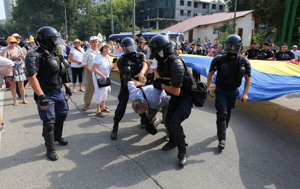 Unioniștii au fost evacuați de polițiști - Sputnik Moldova-România