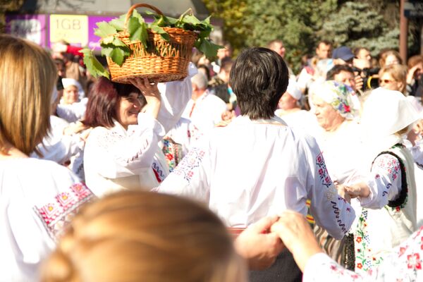 Sărbătoarea vinului la Orhei a devenit un punct de atracţie pentru turişti, veniţi atât din ţară, cât şi de peste hotare. - Sputnik Moldova