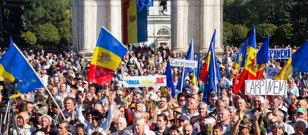 Около трех тысяч сторонников собрала в центре Кишинева платформа DA. - Sputnik Moldova