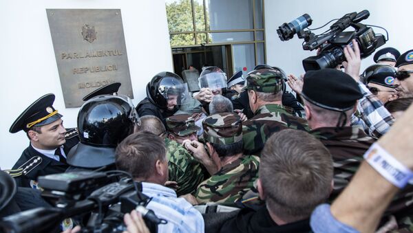Протесты у парламента в центре Кишинева - Sputnik Moldova