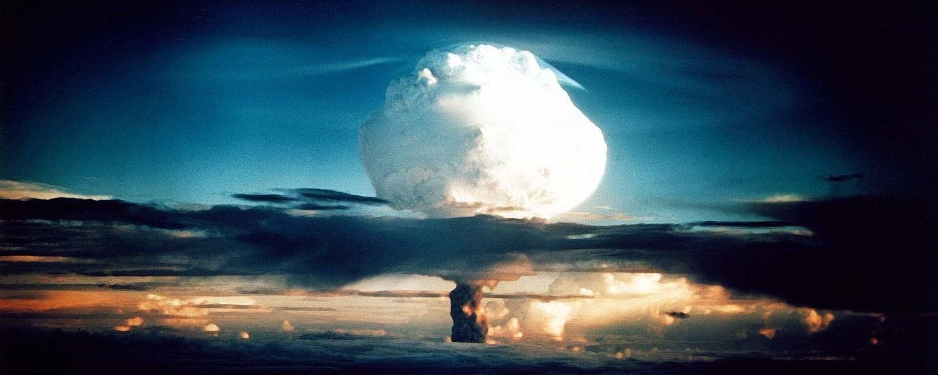 Testarea unui dispozitiv exploziv termonuclear în Statele Unite, fotografie de arhivă - Sputnik Moldova-România, 1920, 10.11.2022