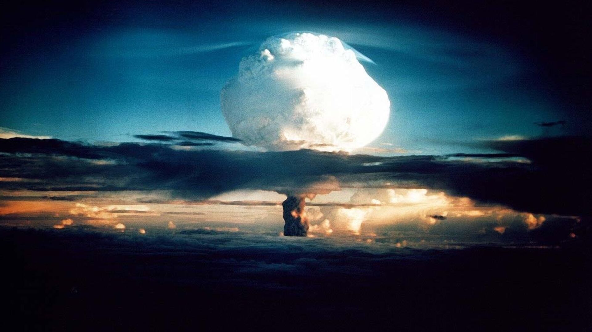 Testarea unui dispozitiv exploziv termonuclear în Statele Unite, fotografie de arhivă - Sputnik Moldova-România, 1920, 10.11.2022