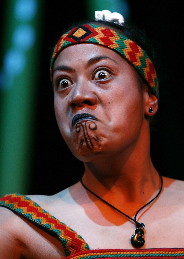 Женщина из новозеландского племени Маори во время танца - Sputnik Молдова
