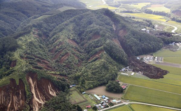 Оползни вследствие землетрясения на острове Хоккайдо, Япония - Sputnik Молдова