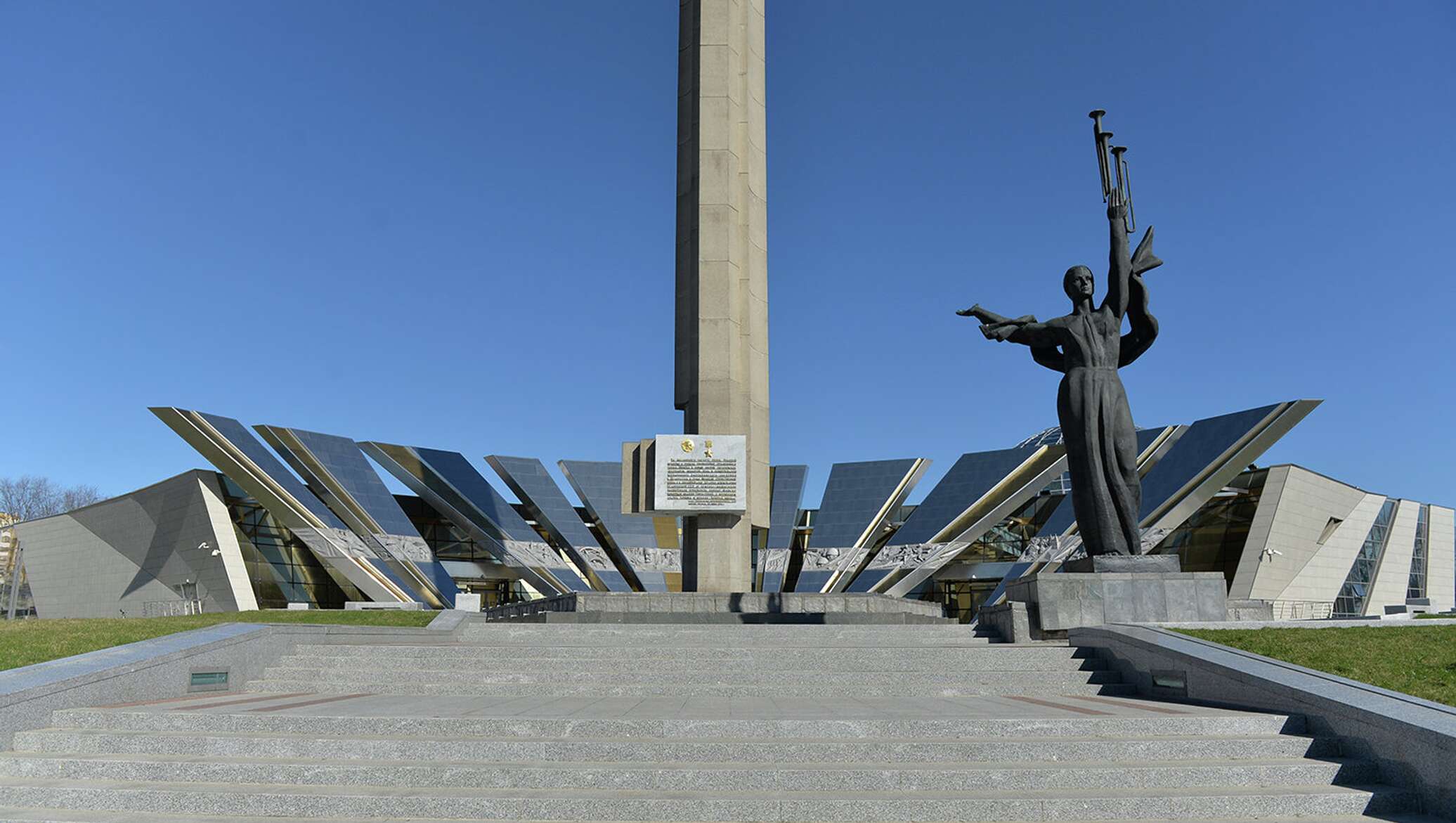 Памятник в городе минске. Мемориальный комплекс Минск город герой в Минске. Минск мемориал Великой Отечественной войны. Музей истории Великой Отечественной войны. Минск. Белоруссия. Музей истории ВОВ Беларусь.