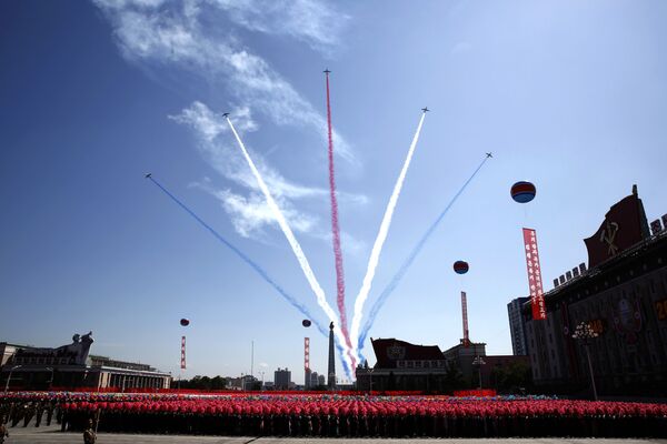 Самолеты во время парада в честь дня КНДР в Пхеньяне - Sputnik Moldova