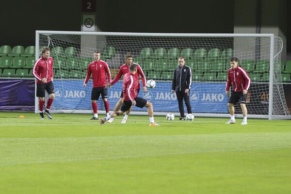 Тренировка белорусской команды перед матчем с Молдовой в Кишиневе - Sputnik Молдова