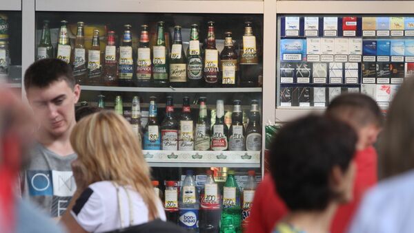 Продажа слабоалкогольных напитков в Москве - Sputnik Moldova