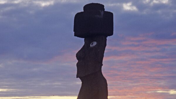 Памятники древнейшего полинезийского искусства - каменные изваяния - моаи - Sputnik Молдова