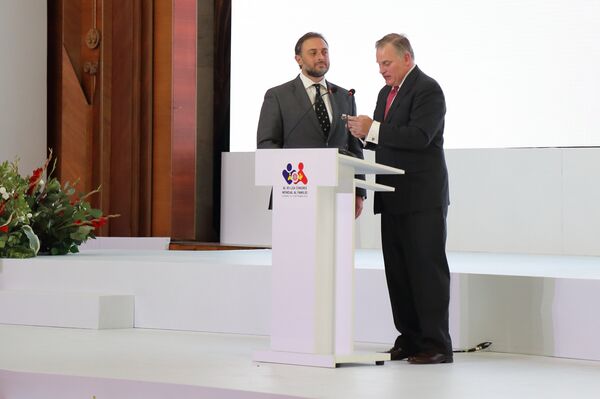 Brian Brown citește mesajul transmis de viceprim-ministrul Italiei Matteo Salvini - Sputnik Moldova