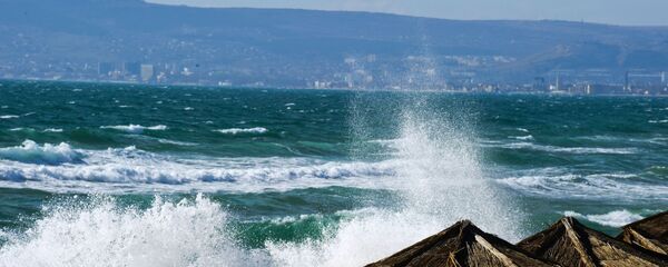 Шторм на Черном море у поселка Приморский под Феодосией - Sputnik Moldova