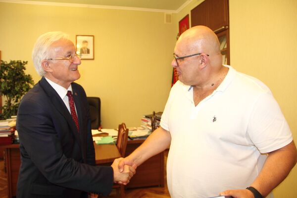 Встреча Олега Щедрова с ректором Приднестровского госуниверситета им. Т. Г. Шевченко Степаном Берилом - Sputnik Молдова