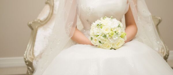 Невеста со свадебным букетом - Sputnik Moldova