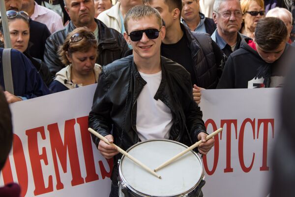 Ритмичности скандирований способствуют барабаны. - Sputnik Moldova