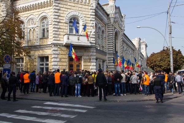 Завершается протестный марш-бросок пикетом у примэрии Кишинева. - Sputnik Молдова
