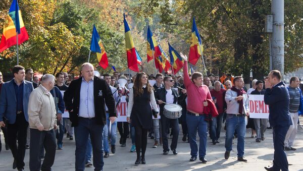 Участники демонстрации возвращаются в параточный городок у парламента и Минсельхоза. - Sputnik Moldova