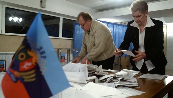 Подсчет голосов на одном из избирательных участков на выборах в ЛНР. Архивное фото - Sputnik Moldova
