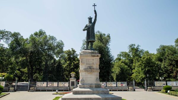 Памятник Штефану чел Маре в центре Кишинева - Sputnik Молдова