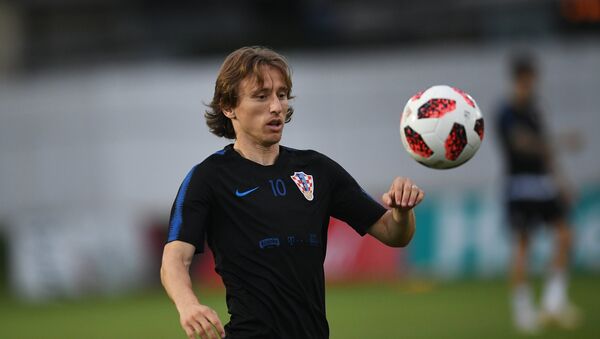 Croatia's Luka Modric plays with a ball during a national soccer team's training session ahead of the World Cup quarter-final soccer match between Russia and Croatia, at a training base in Sochi, Russia, July 4, 2018 - Sputnik Moldova-România