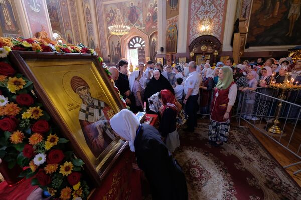 Мощи святителя Спиридона Тримифунтского доставили из Греции в Россию - Sputnik Молдова