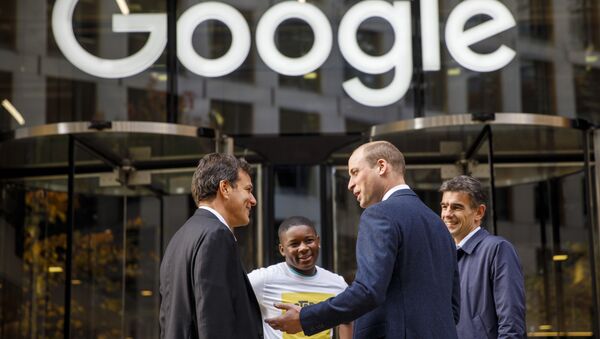 Britain's Prince William, Duke of Cambridge, 2nd right, chats with British entrepeneur Brent Hoberman, left, anti-cyber bullying campaigner James Okulaja, 2nd left, and President of EMEA Business and Operations for Google, Matt Brittin during his visit to launch the national action plan to tackle cyberbullying at the London headquarters of Google and YouTube in King's Cross, London, Thursday, Nov. 16, 2017. - Sputnik Moldova