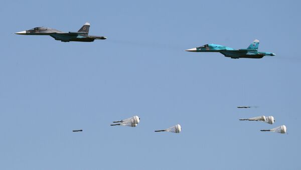 Su-34 fighter-bombers during the Aviadarts-2016 competition held as part of International Army Games - 2016 at the Dubrovichi training field in the Ryazan Region - Sputnik Moldova-România