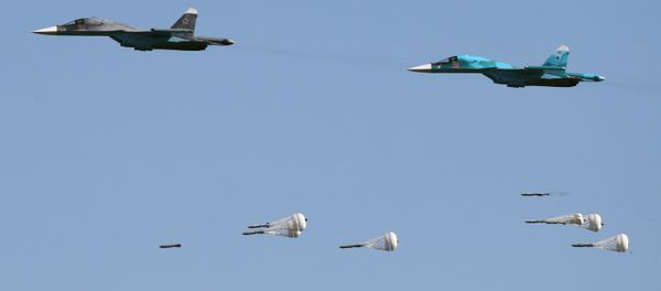 Su-34 fighter-bombers during the Aviadarts-2016 competition held as part of International Army Games - 2016 at the Dubrovichi training field in the Ryazan Region - Sputnik Moldova-România