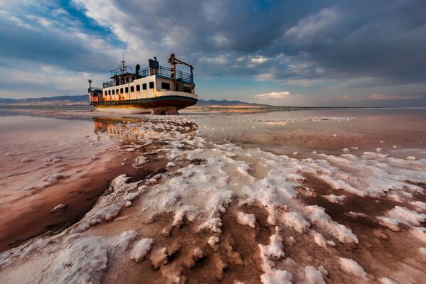 Снимок End Floating иранского фотографа Saeed Mohammadzadeh - главный победитель конкурса Environmental Photographer of the Year 2018 - Sputnik Молдова
