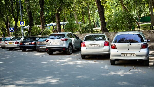  mașini parcate pe drum - Sputnik Moldova
