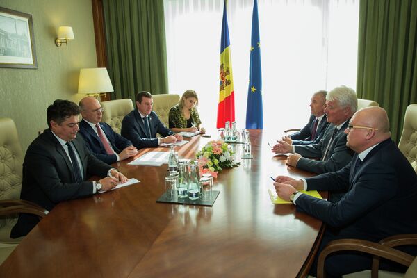 Prim-ministrul Pavel Filip a avut astăzi o întrevedere cu vicepreședintele ”Gazprom”, Valerii Golubev Prim-ministrul Pavel Filip a avut astăzi o întrevedere cu vicepreședintele ”Gazprom”, Valerii Golubev - Sputnik Moldova