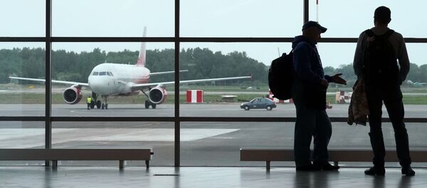 Пассажиры в новом аэровокзальном комплексе международного аэропорта Храброво, Калининград - Sputnik Молдова