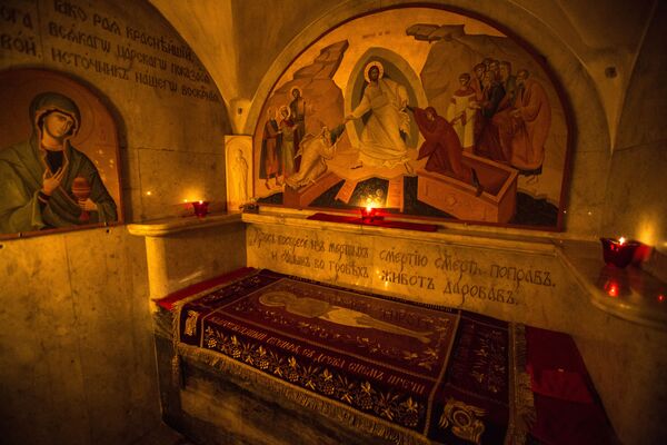 Insula Valaam găzduiește câteva muzee, o mănăstire și schituri. În fotografie: copia bisericii din peșteră și Sfântul Epitaf din Catedrala Învierii a Mănăstirii Valaam. - Sputnik Moldova-România