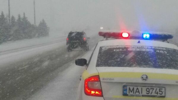 Poliția, zăpadă - Sputnik Moldova