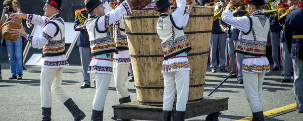 День вина в Кишиневе, центральная площадь города День вина в Кишиневе, центральная площадь города - Sputnik Moldova