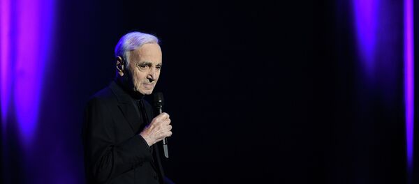 Французский шансонье, писатель и актер Шарль Азнавур Французский шансонье, писатель и актер Шарль Азнавур - Sputnik Молдова