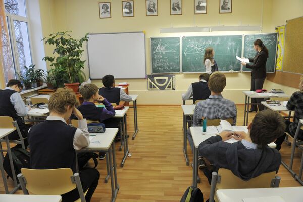 Чему научат в школе: в Молдове ощущается нехватка преподавателей Чему научат в школе: в Молдове ощущается нехватка преподавателей - Sputnik Молдова