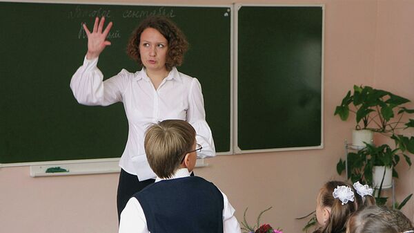 Учительница русского языка, литературы - Sputnik Moldova