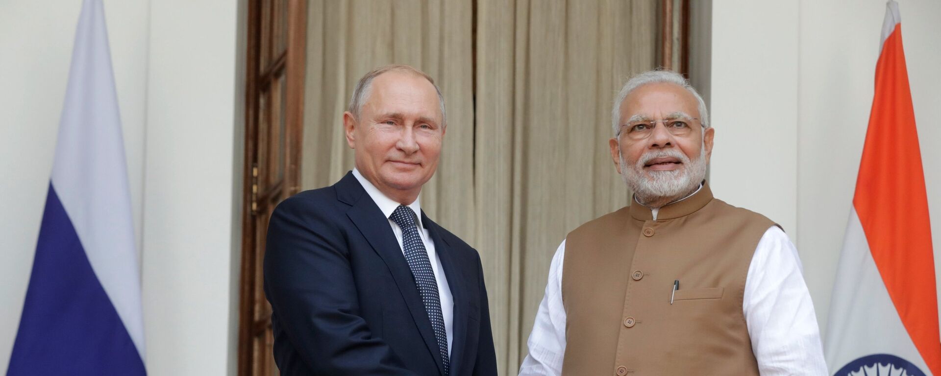Президент РФ Владимир Путин и премьер-министр Республики Индии Нарендра Моди - Sputnik Молдова, 1920, 13.11.2022