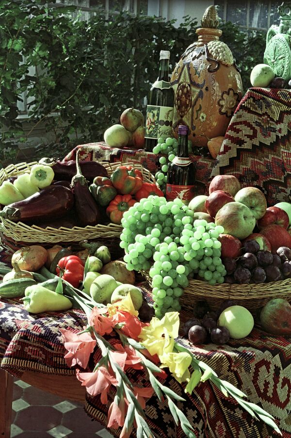 Подняться с колен. Есть ли будущее у экономики Молдовы - Sputnik Молдова