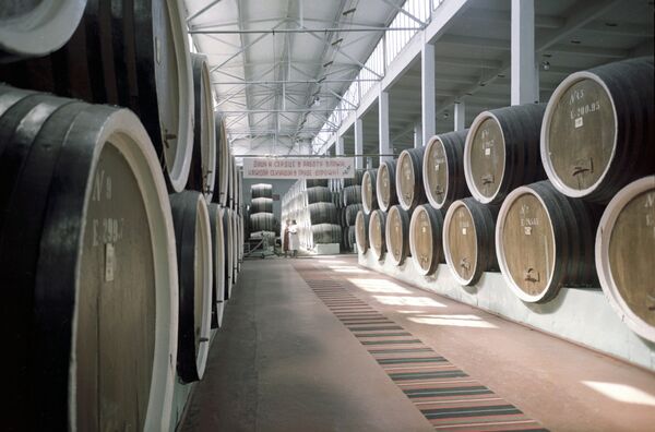 Fabrica de vinuri și coniac din Tiraspol. RSS Moldovenească - Sputnik Moldova