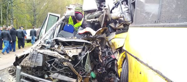 Страшное ДТП на трассе Тверь – Ржев: автобус столкнулся с такси - Sputnik Молдова