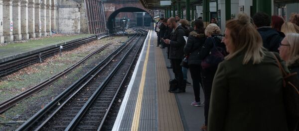 Platformă de metrou, Londra Platformă de metrou, Londra - Sputnik Moldova-România