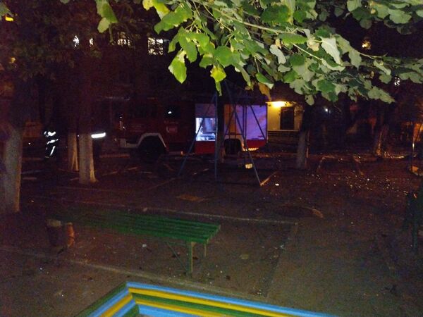 Скамейка во дворе дома - Sputnik Молдова