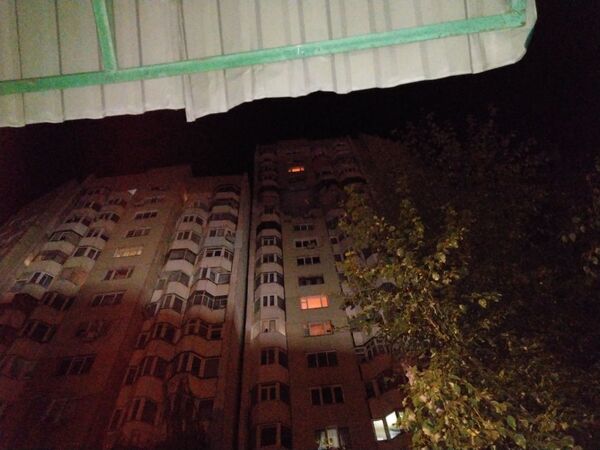 Дом со стороны двора, в свете прожекторов - Sputnik Молдова