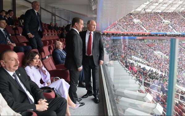 Президент РФ Владимир Путин на стартовом матче группового этапа чемпионата мира по футболу между сборными России и Саудовской Аравии - Sputnik Moldova-România