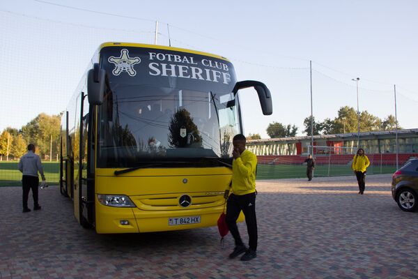 Игроки ФК Шериф, их автобус - Sputnik Молдова