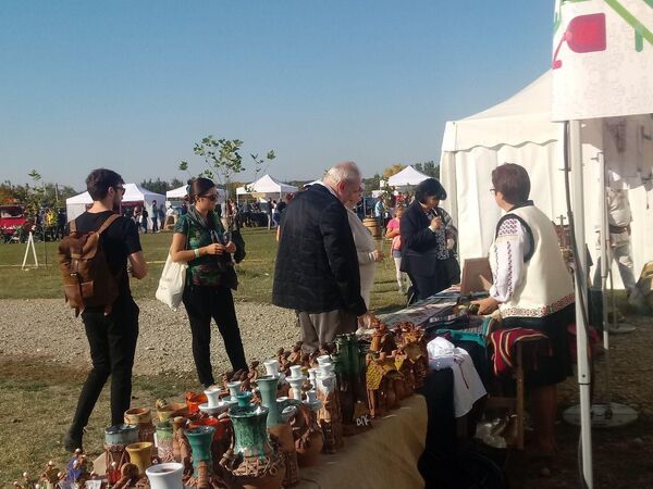Meșterii populari la Festivalul Vinului de la Snagov Meșterii populari la Festivalul Vinului de la Snagov - Sputnik Moldova