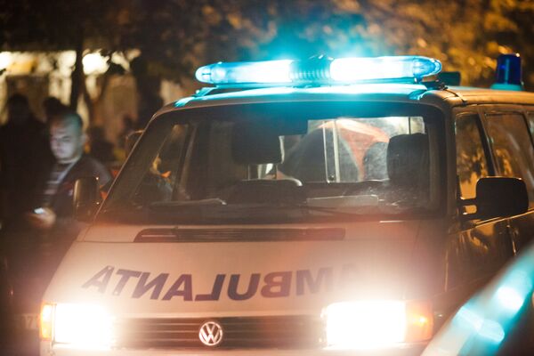Ambulanța pleacă ducând victimele - Sputnik Moldova