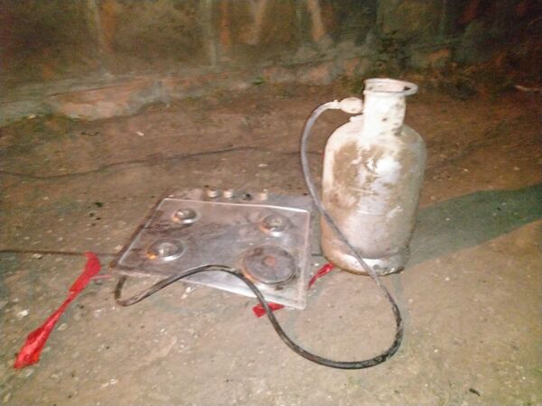Butelia de gaz și un fragment din mașina de gătit electrică - Sputnik Moldova